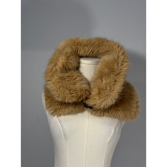 Carven Faux Fur Beige Collar Scarf with Toggle Closure – Luxe Winter Neck Wrap - Picture 1 of 6